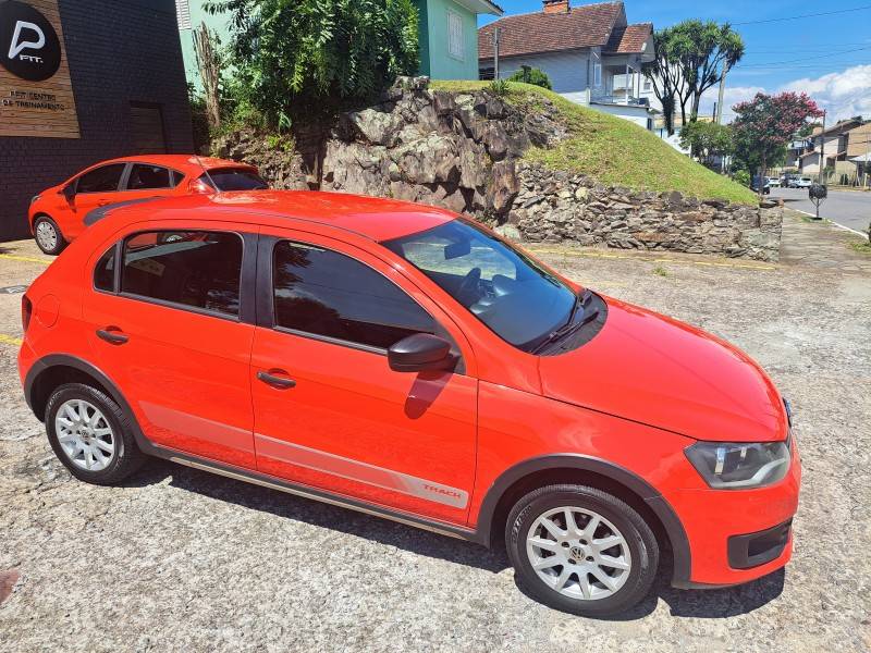 VOLKSWAGEN - GOL - 2013/2014 - Vermelha - R$ 39.800,00