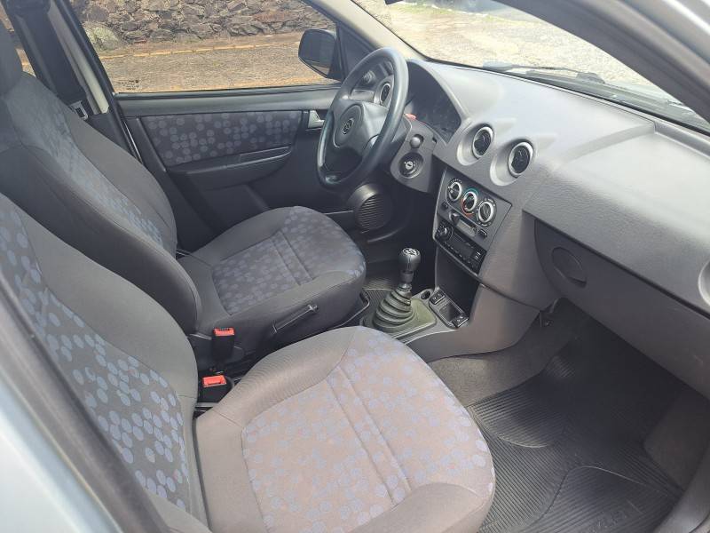 CHEVROLET - PRISMA - 2010/2011 - Prata - R$ 26.500,00