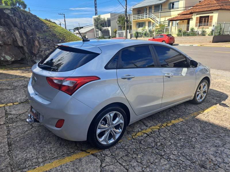 HYUNDAI - I30 - 2013/2014 - Prata - R$ 61.500,00