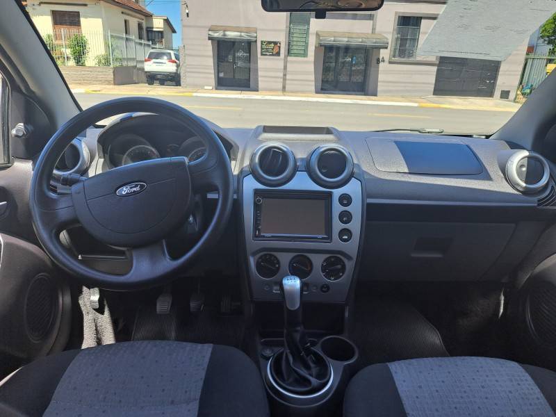 FORD - FIESTA - 2013/2013 - Branca - R$ 35.900,00