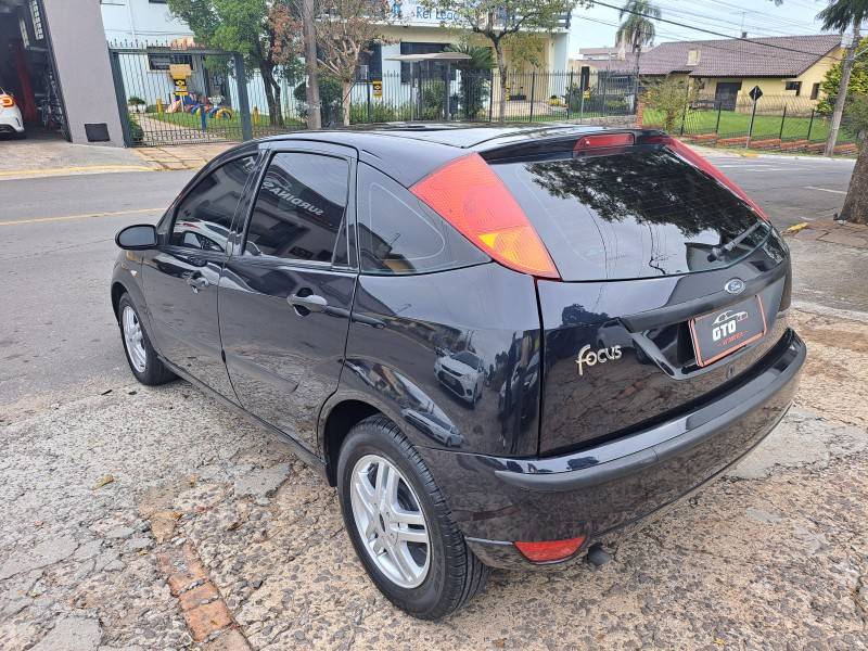 FORD - FOCUS - 2009/2009 - Preta - R$ 29.800,00