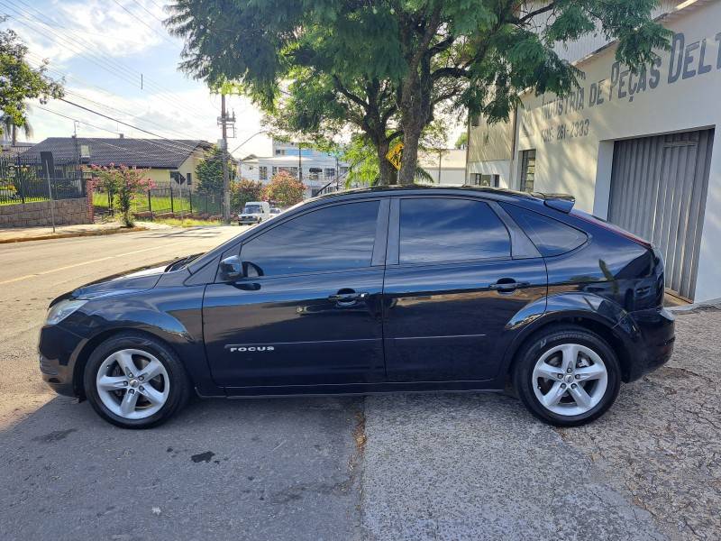 FORD - FOCUS - 2013/2013 - Preta - R$ 43.800,00