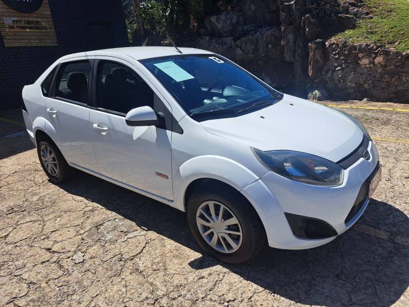 FORD - FIESTA - 2013/2013 - Branca - R$ 35.900,00
