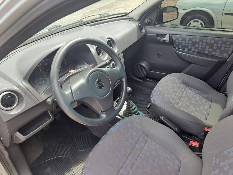 CHEVROLET - PRISMA - 2010/2011 - Prata - R$ 26.500,00