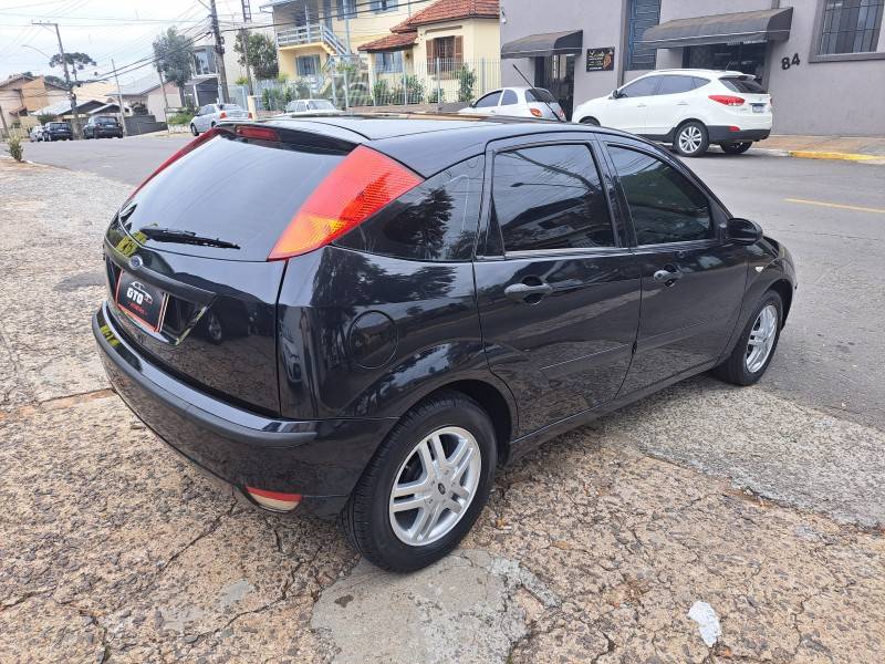 FORD - FOCUS - 2009/2009 - Preta - R$ 29.800,00