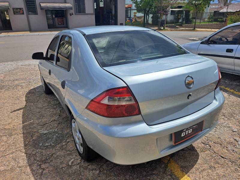 CHEVROLET - PRISMA - 2010/2011 - Prata - R$ 26.500,00
