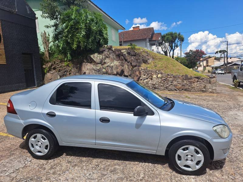 CHEVROLET - PRISMA - 2010/2011 - Prata - R$ 26.500,00