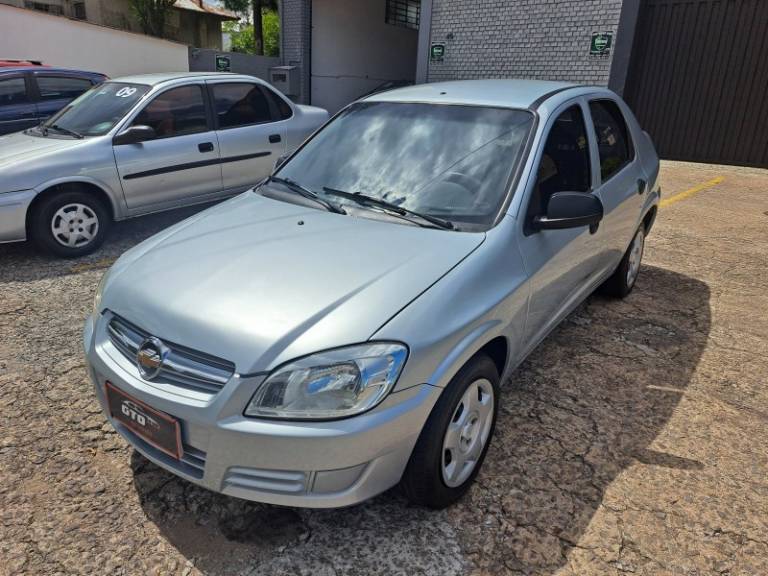 CHEVROLET - PRISMA - 2010/2011 - Prata - R$ 26.500,00