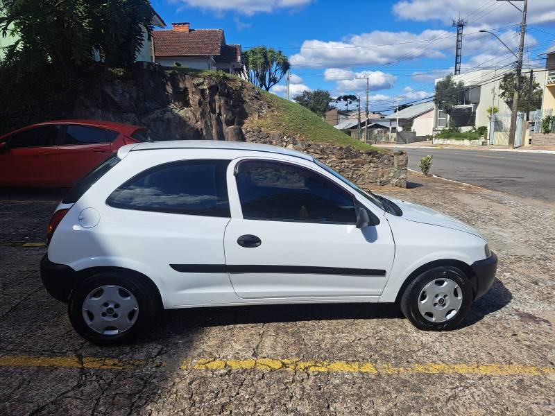 CHEVROLET - CELTA - 2003/2003 - Branca - R$ 16.500,00