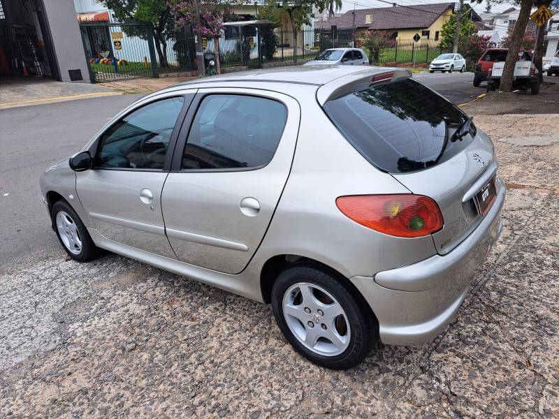 PEUGEOT - 206 - 2006/2006 - Prata - R$ 19.500,00