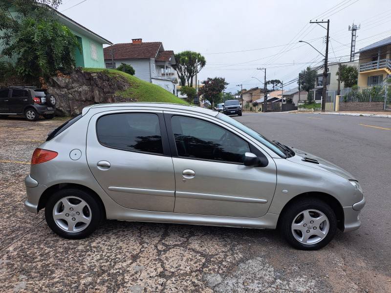 PEUGEOT - 206 - 2006/2006 - Prata - R$ 19.500,00
