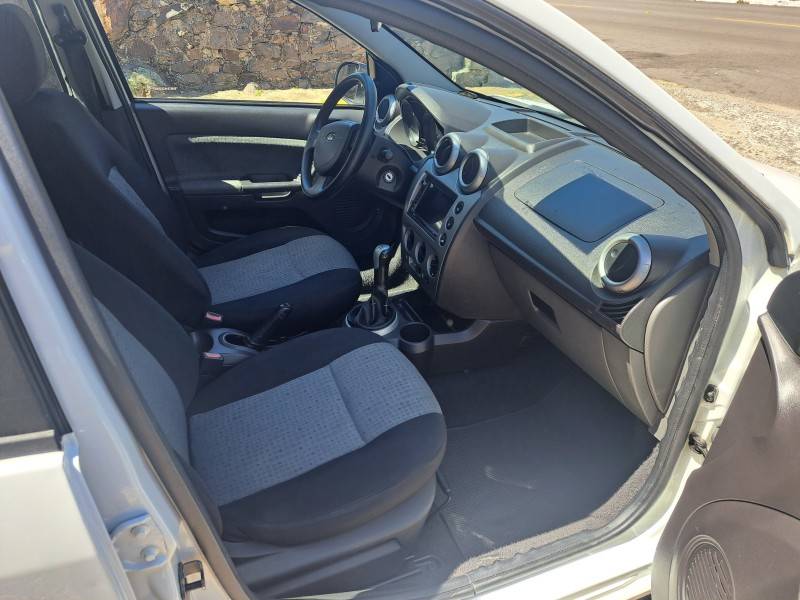 FORD - FIESTA - 2013/2013 - Branca - R$ 35.900,00