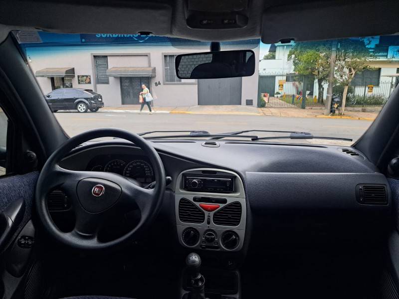 FIAT - PALIO - 2001/2001 - Preta - R$ 18.500,00