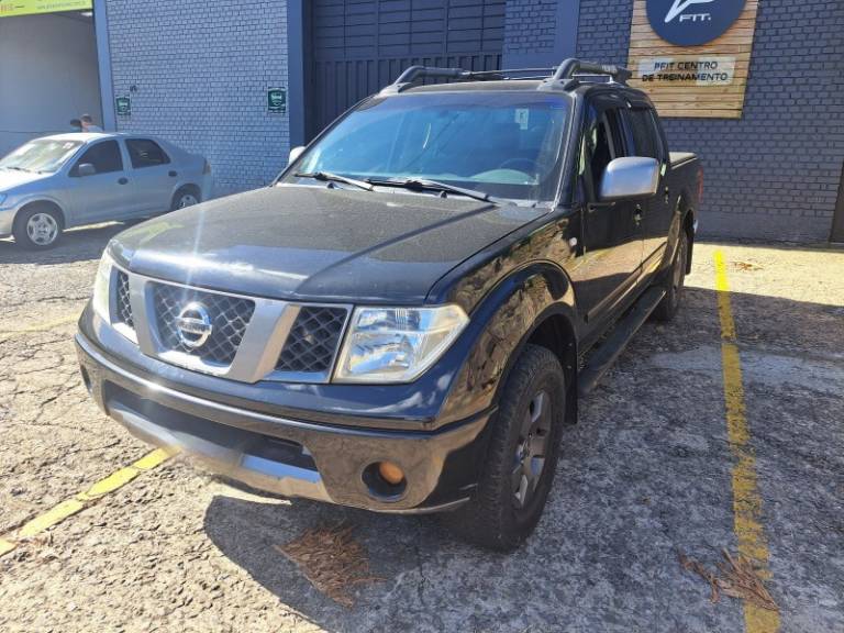 NISSAN - FRONTIER - 2012/2013 - Preta - R$ 75.000,00