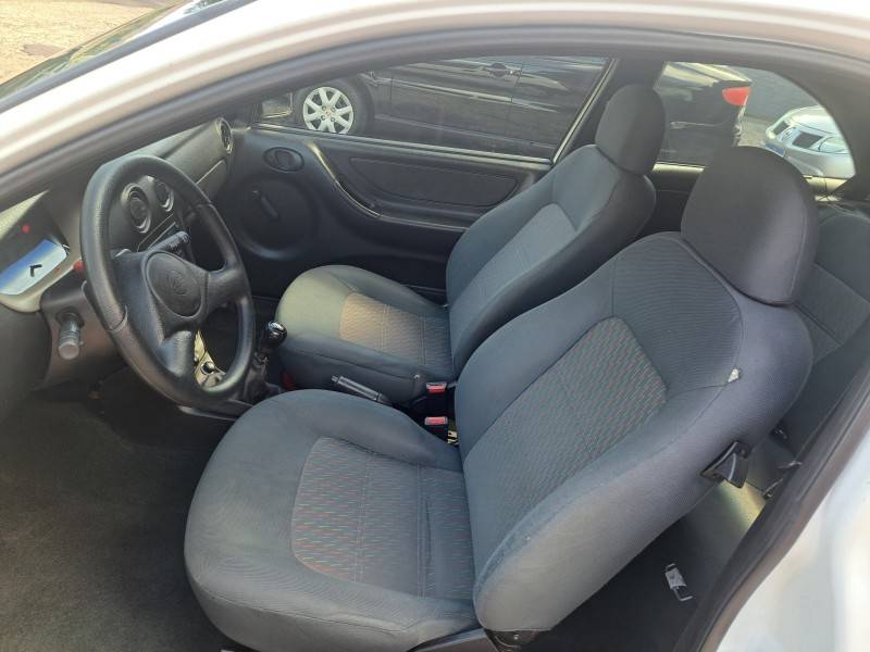 CHEVROLET - CELTA - 2003/2003 - Branca - R$ 16.500,00