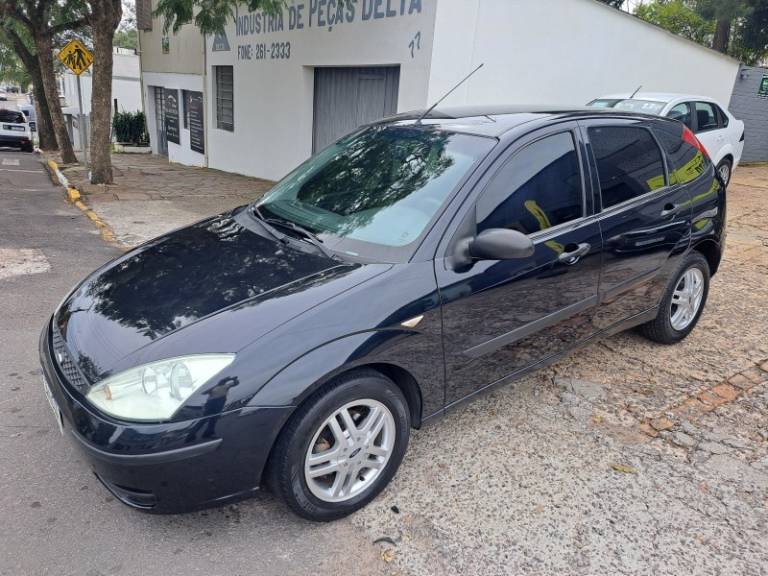 FORD - FOCUS - 2009/2009 - Preta - R$ 29.800,00