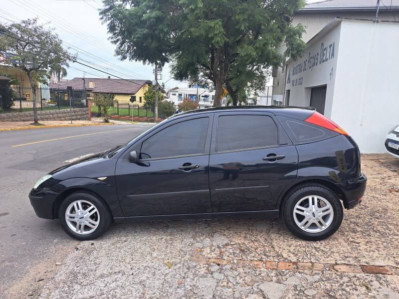 FORD - FOCUS - 2009/2009 - Preta - R$ 29.800,00
