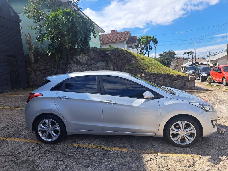 HYUNDAI - I30 - 2013/2014 - Prata - R$ 61.500,00