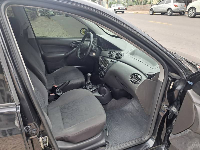 FORD - FOCUS - 2009/2009 - Preta - R$ 29.800,00
