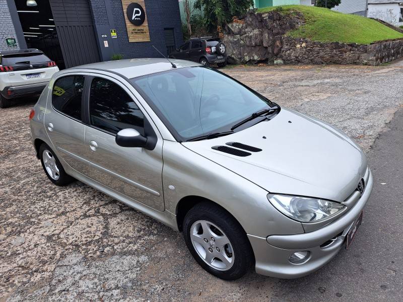 PEUGEOT - 206 - 2006/2006 - Prata - R$ 19.500,00