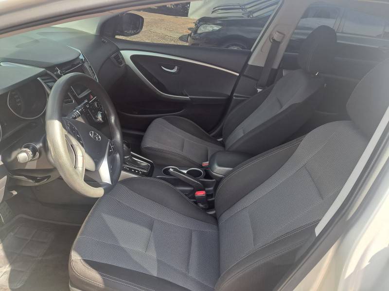 HYUNDAI - I30 - 2013/2014 - Prata - R$ 61.500,00