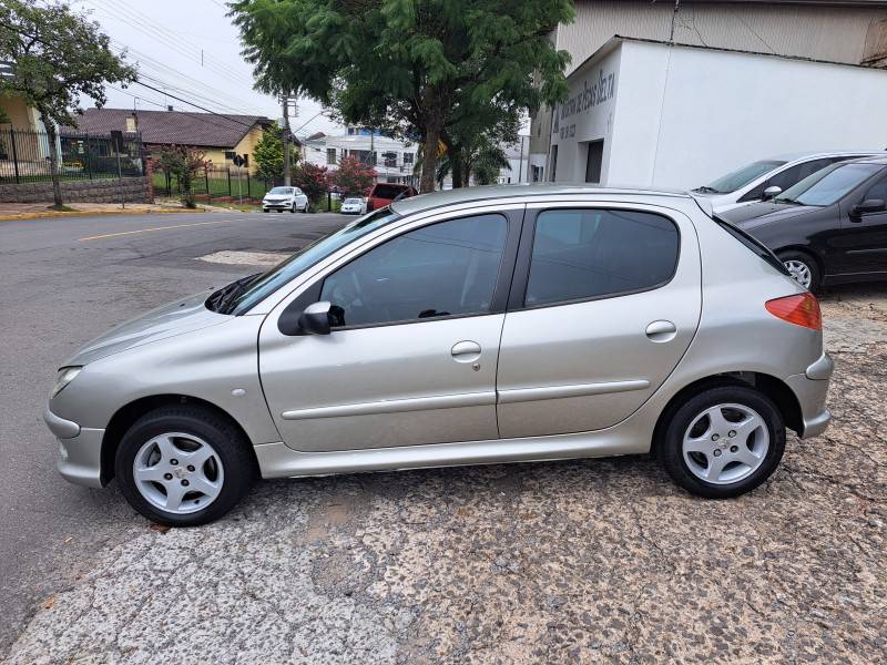 PEUGEOT - 206 - 2006/2006 - Prata - R$ 19.500,00