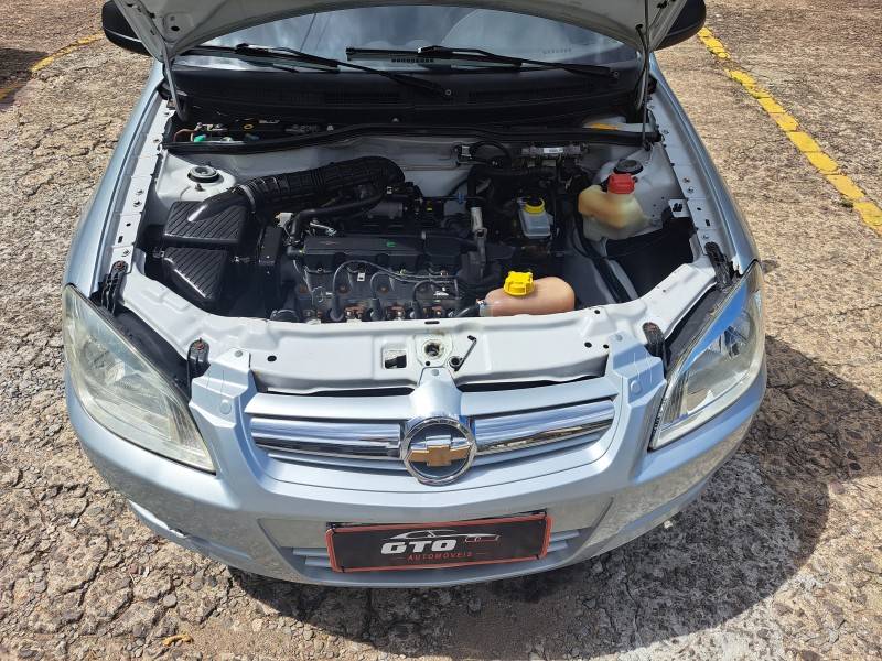 CHEVROLET - PRISMA - 2010/2011 - Prata - R$ 26.500,00