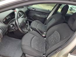 PEUGEOT - 206 - 2006/2006 - Prata - R$ 19.500,00