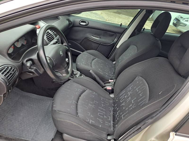 PEUGEOT - 206 - 2006/2006 - Prata - R$ 19.500,00