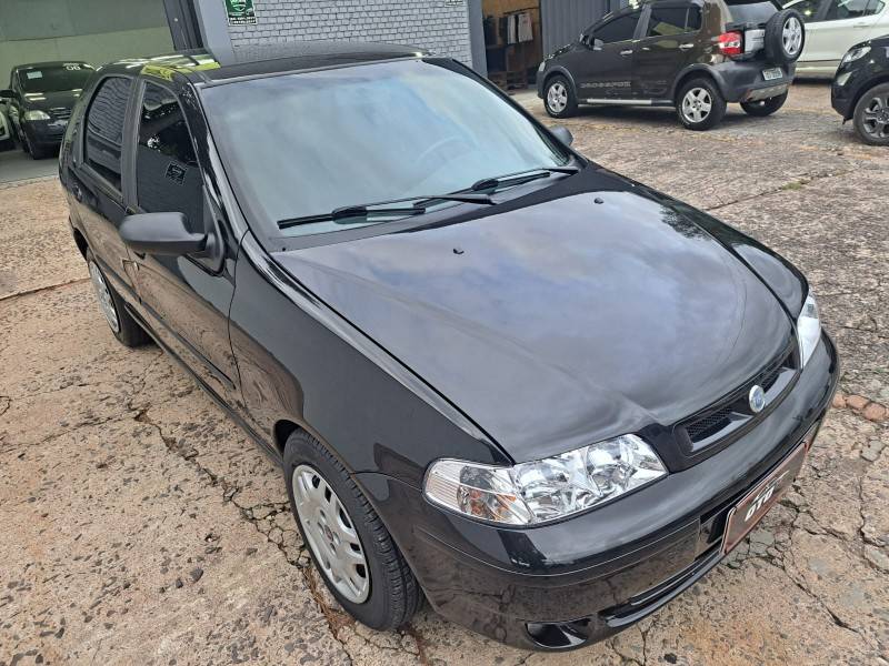 FIAT - PALIO - 2001/2001 - Preta - R$ 18.500,00