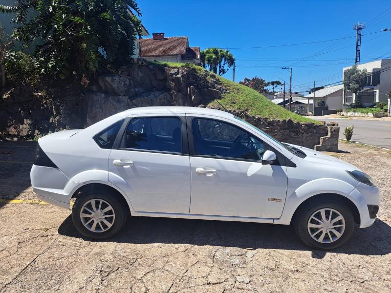 FORD - FIESTA - 2013/2013 - Branca - R$ 35.900,00