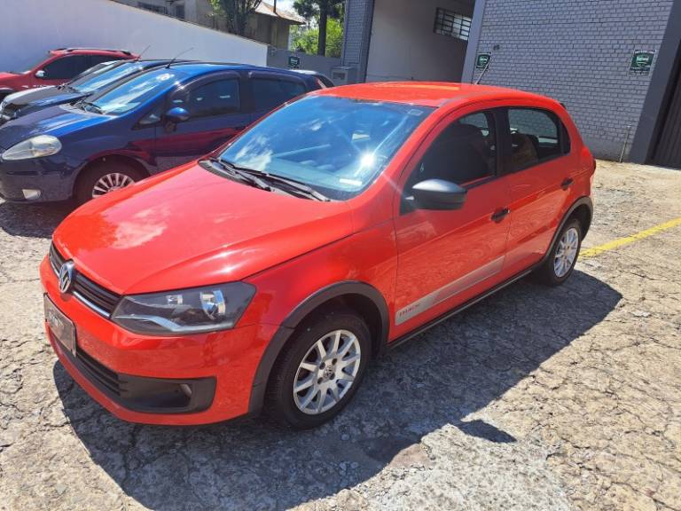 VOLKSWAGEN - GOL - 2013/2014 - Vermelha - R$ 39.800,00