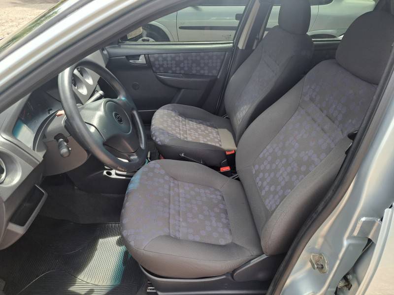 CHEVROLET - PRISMA - 2010/2011 - Prata - R$ 26.500,00