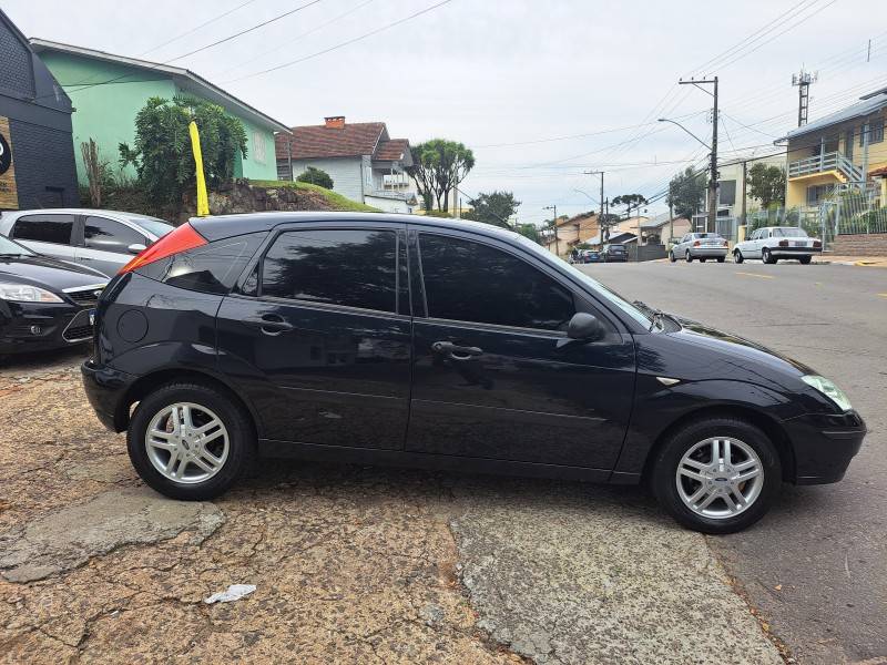 FORD - FOCUS - 2009/2009 - Preta - R$ 29.800,00