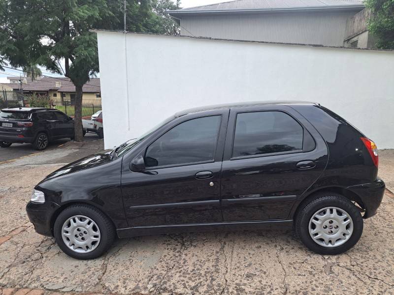 FIAT - PALIO - 2001/2001 - Preta - R$ 18.500,00