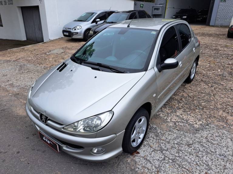 PEUGEOT - 206 - 2006/2006 - Prata - R$ 19.500,00